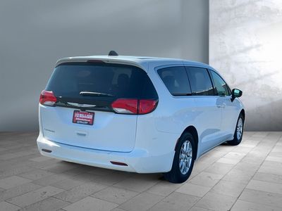 2022 Chrysler Voyager - Photo 6