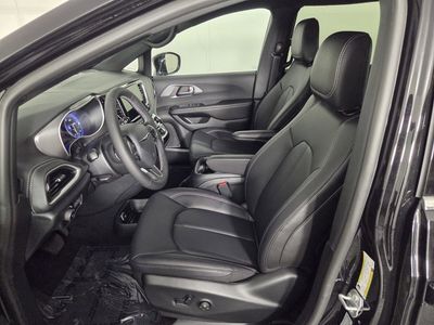 2026 Chrysler Pacifica — photo 10 view