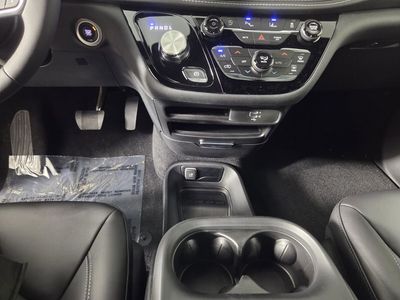 2026 Chrysler Pacifica — photo 13 view