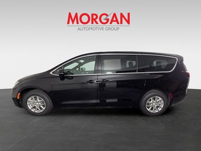 2026 Chrysler Pacifica — photo 8 view