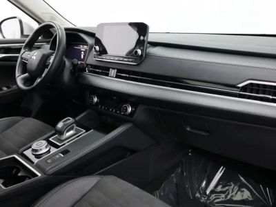 2024 Mitsubishi Outlander — photo 40 view