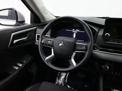 2024 Mitsubishi Outlander — photo 30 view