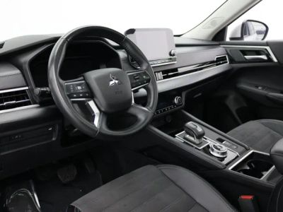 2024 Mitsubishi Outlander — photo 12 view