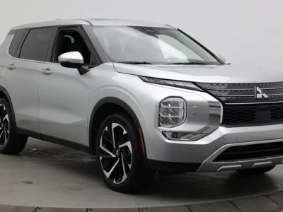 2024 Mitsubishi Outlander — rear three-quarter view