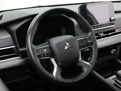 2024 Mitsubishi Outlander — photo 10 view