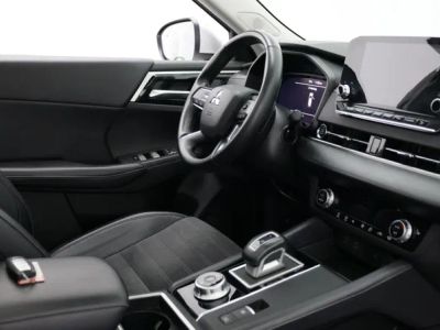 2024 Mitsubishi Outlander — photo 38 view