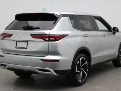 2024 Mitsubishi Outlander — photo 9 view