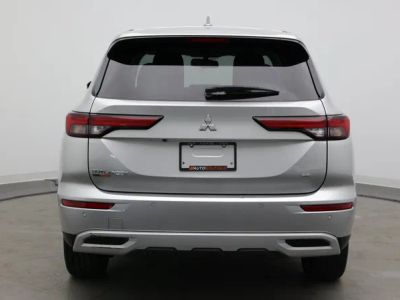 2024 Mitsubishi Outlander — photo 8 view