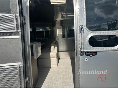2026 Airstream Classic - Photo 7