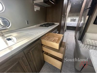 2026 Airstream Classic - Photo 13