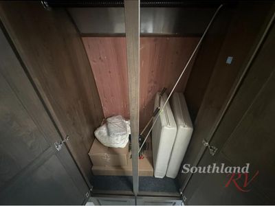 2026 Airstream Classic - Photo 14