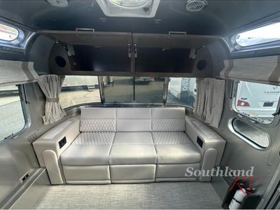 2026 Airstream Classic - Photo 8