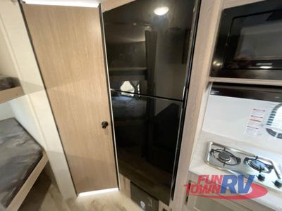 2025 Gulf Stream RV Yellowstone Classic - Photo 15
