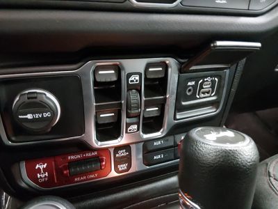 2024 Jeep Wrangler — photo 19 view