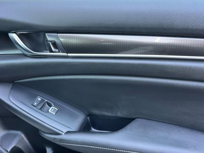 2022 Honda Accord Hybrid - Photo 17