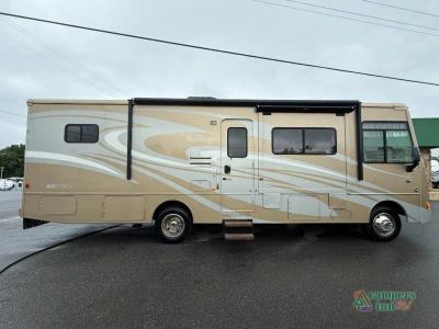 2012 Itasca Sunstar — side profile view