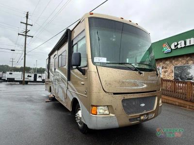 2012 Itasca Sunstar — front three-quarter view
