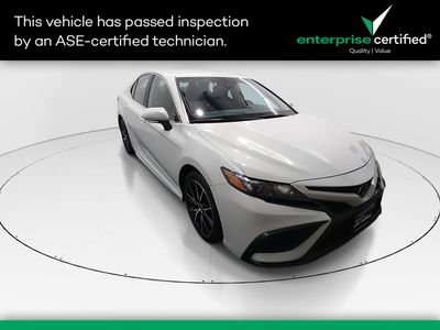 2024 Toyota Camry SE Auto — front three-quarter view