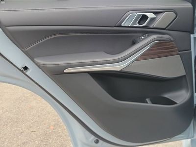 2026 BMW X5 — photo 11 view