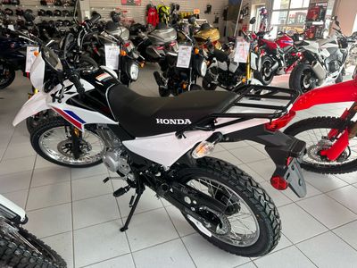 2025 Honda XR150L - Photo 3