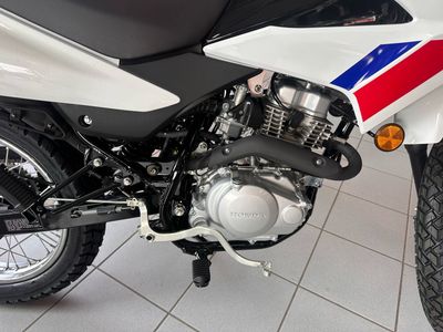 2025 Honda XR150L - Photo 9