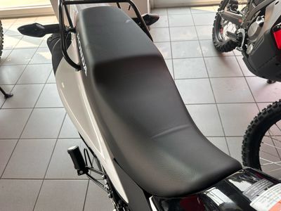 2025 Honda XR150L - Photo 8