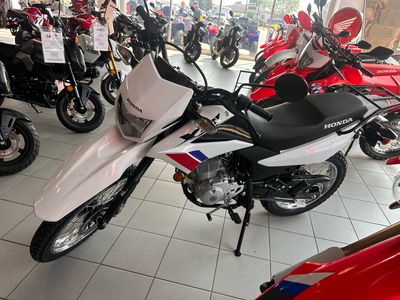 2025 Honda XR150L - Photo 2