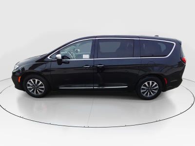 2023 Chrysler Pacifica — interior view