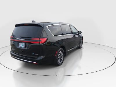 2023 Chrysler Pacifica — photo 7 view
