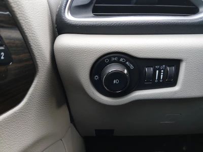 2023 Chrysler Pacifica — photo 13 view