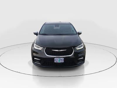 2023 Chrysler Pacifica — side profile view