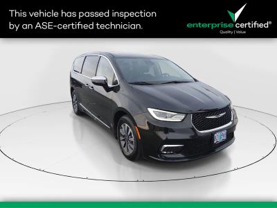 2023 Chrysler Pacifica Hybrid Limited FWD — front three-quarter view