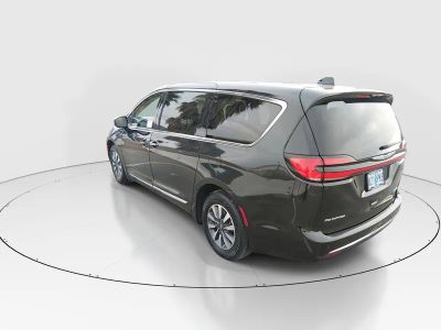 2023 Chrysler Pacifica — detail view