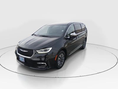 2023 Chrysler Pacifica — rear three-quarter view