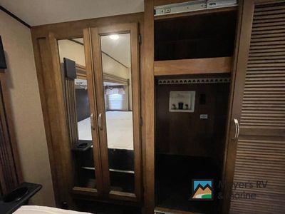 2017 Coachmen RV Chaparral - Photo 23