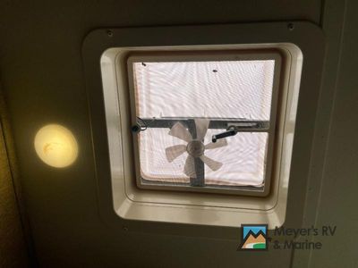 2017 Coachmen RV Chaparral - Photo 32