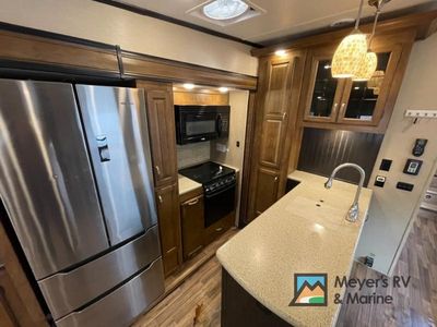 2017 Coachmen RV Chaparral - Photo 8