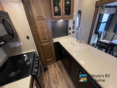 2017 Coachmen RV Chaparral - Photo 10