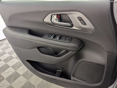2026 Chrysler Pacifica — photo 26 view