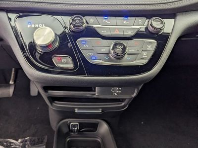 2026 Chrysler Pacifica — photo 24 view