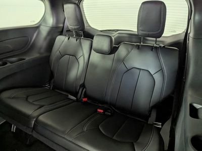 2026 Chrysler Pacifica — photo 17 view