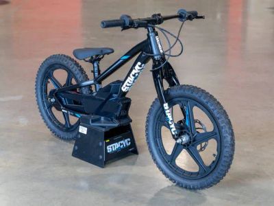 2022 Stacyc 18eDRIVE Launch Edition — front three-quarter view