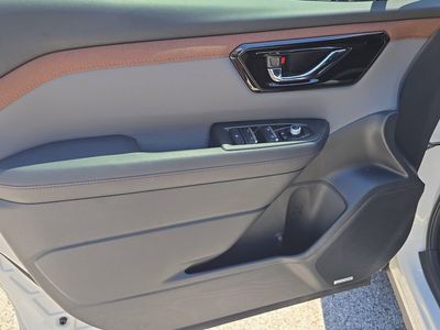 2025 Subaru Forester Hybrid - Photo 18
