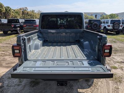 2026 Jeep Gladiator - Photo 12