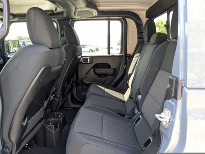 2026 Jeep Gladiator - Photo 13