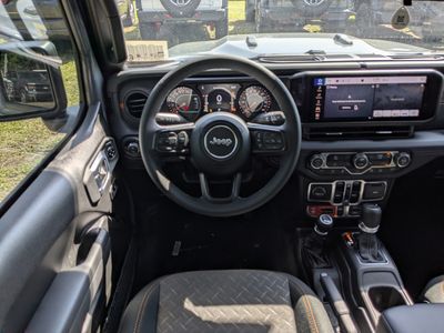 2026 Jeep Gladiator - Photo 16