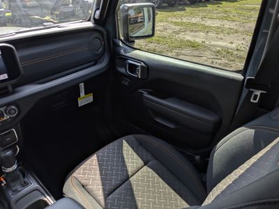 2026 Jeep Gladiator - Photo 17