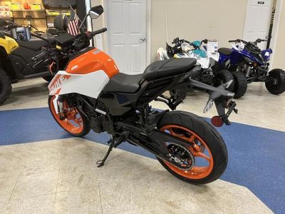 2024 KTM 250 Duke - Photo 5