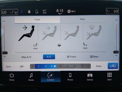 2023 Chrysler Pacifica — photo 18 view