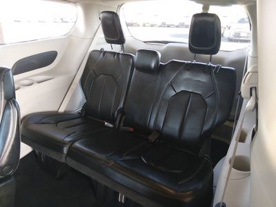 2023 Chrysler Pacifica — photo 17 view
